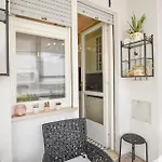 Διαμέρισμα 2 Bedroom Cozy In